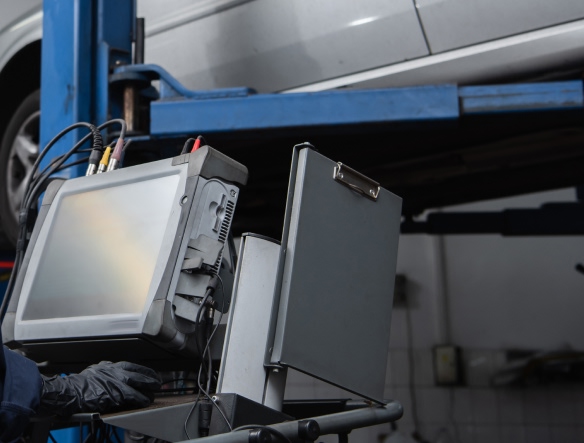 mechanic using diagnostic computer
