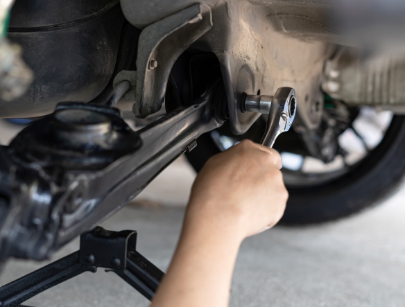 mechanic using torque wrench to untie bolt